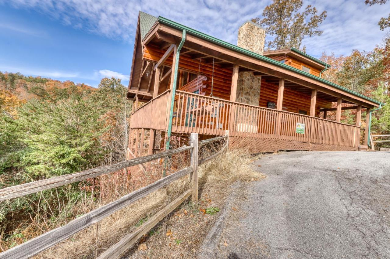Harrisons Hideout * Pigeon Forge
